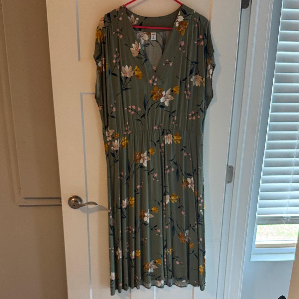Old Navy Green Floral Midi Dress